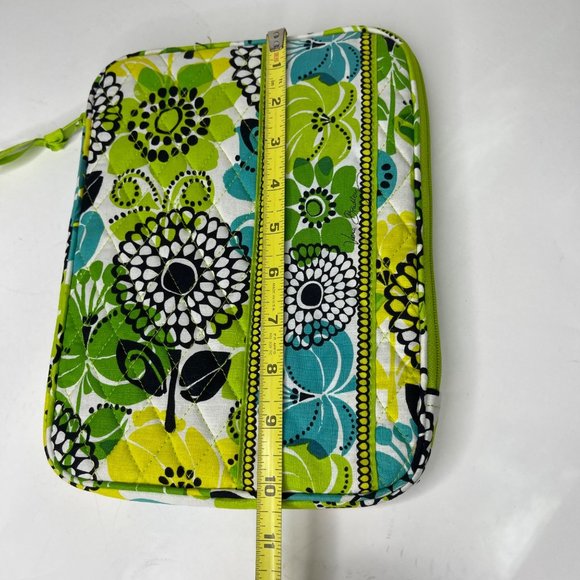 Vera Bradley quilted “Limes Up” retired pattern 2 side zip 8.5x10.5” iPad cover - Picture 7 of 7